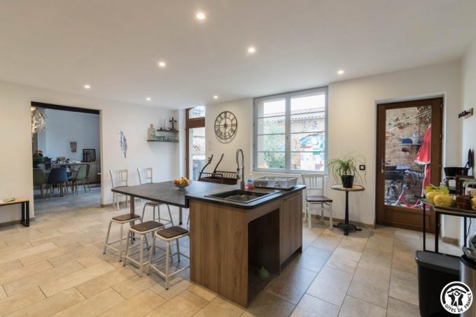 31G101381-2305da6007be445c8e7d7f628e23cdae