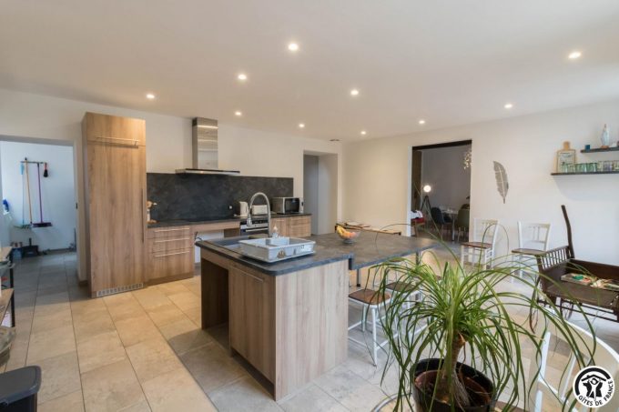 31G101381-3a999190f84748569bfe637cc8d1b495