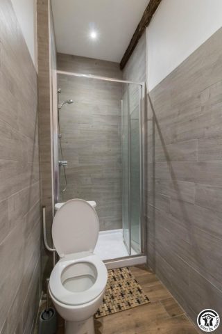 31G101381-40d589e3d64a42fba300d45463f3167c