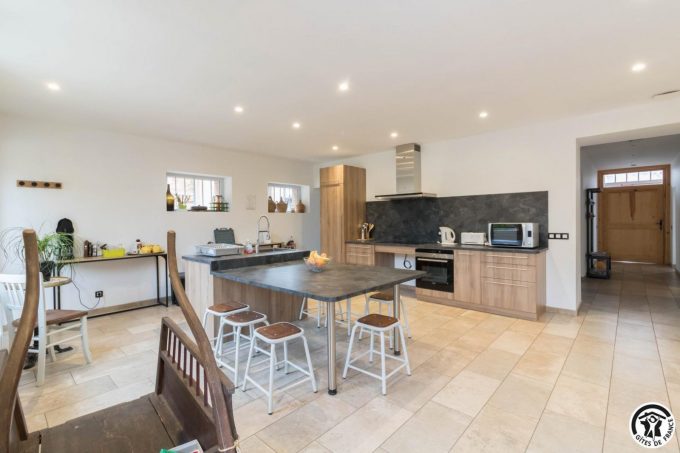 31G101381-442b5ea61c874a9b869da9e80db6aafa