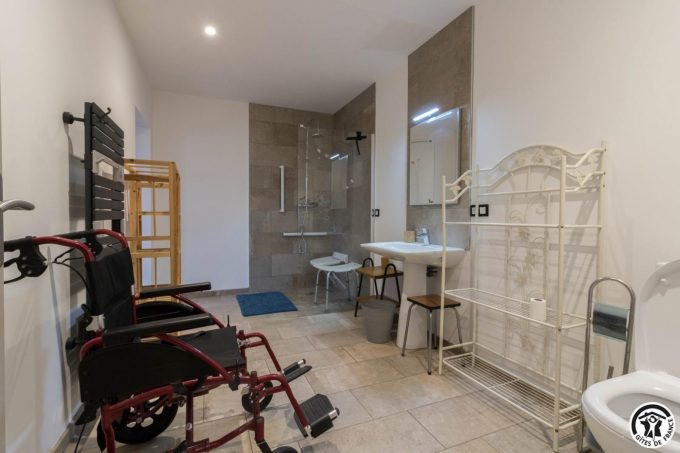 31G101381-8d812ad9f108449b9b020d8d5c8cc7b5