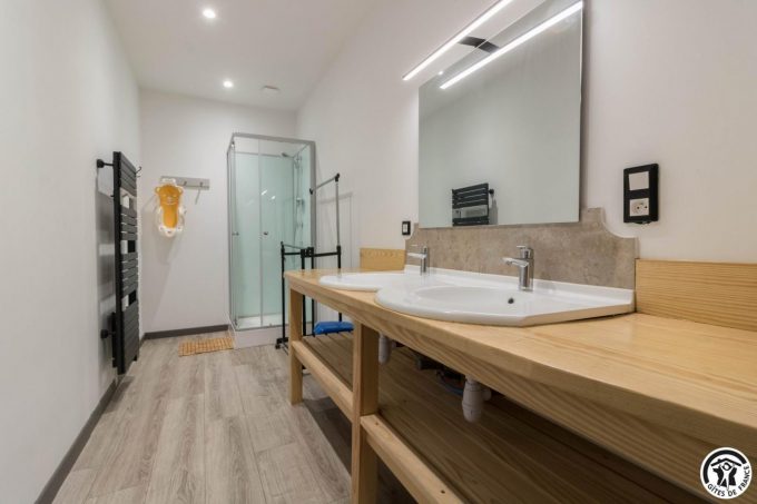 31G101381-b913ce19e48746629d100e6445bec501