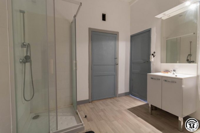 31G101381-efd857a2a04e417b8f5a2e2e6bb0b76b