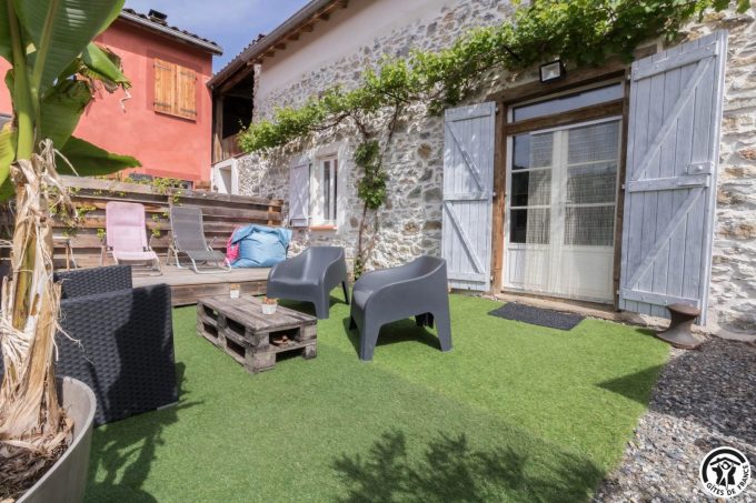 31G101383-1dfa64c001cc4893b7af25d3b1808350