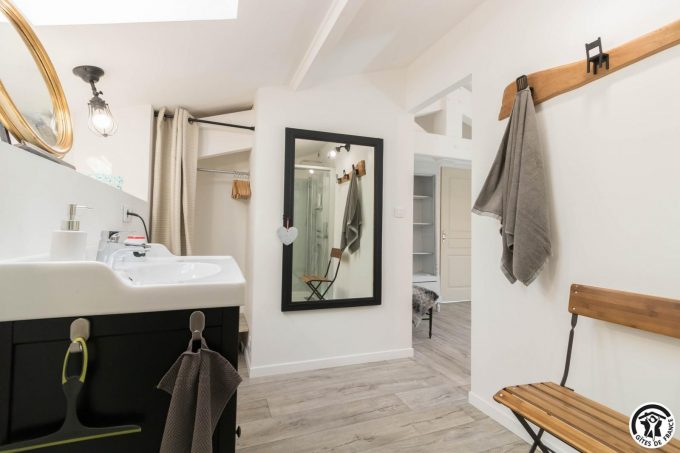 31G101383-ae1def85dbd84644895331f480090a4c