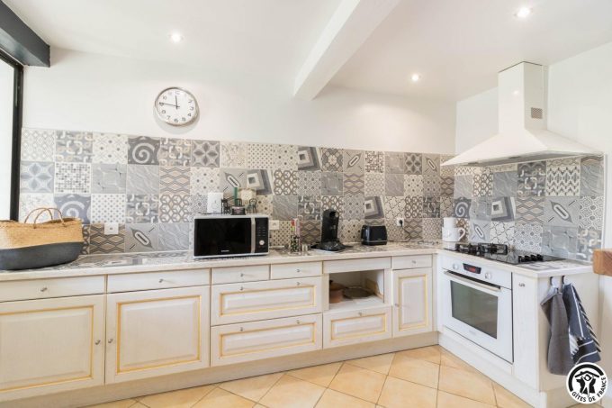 31G101383-d1b19a9438fc49c0b0360eab9e779b69