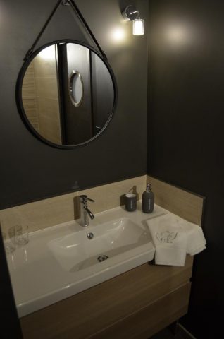 31G101387-10e46c19690f4af7a3414c3a247526ac