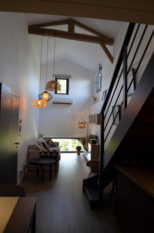 31G101387-d5828db55f2247a79e859122b2319bbf