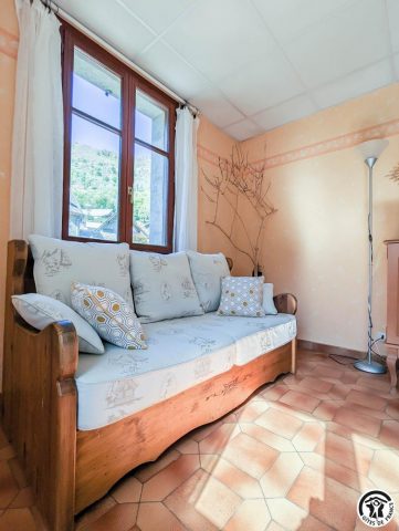 31G101392-bc8e3de9e1a2483ab4371df7c4c21a6e