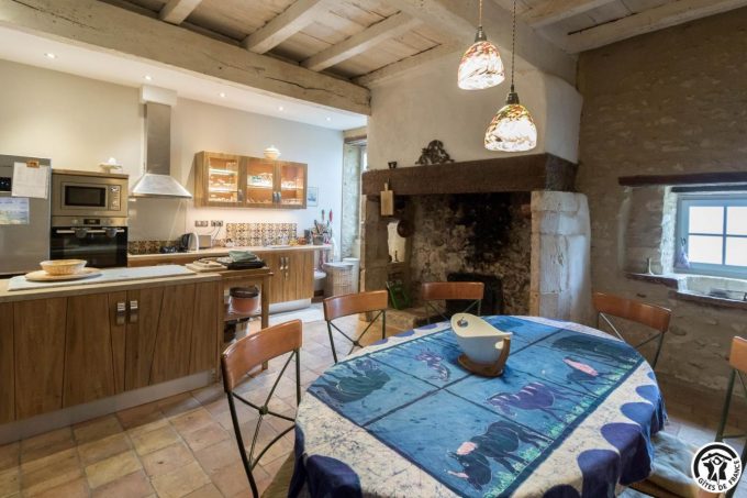 31G101393-12dd9c1d958e411288d08b3205f65fba