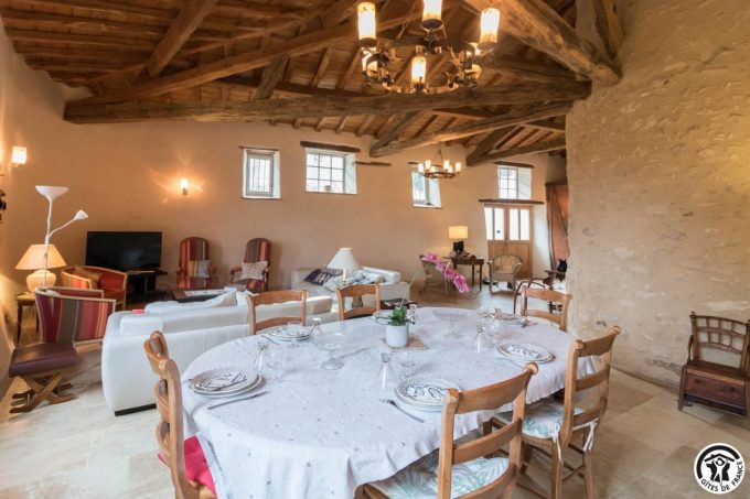 31G101393-2dc2367cc7c243b4be7f85f238a64050