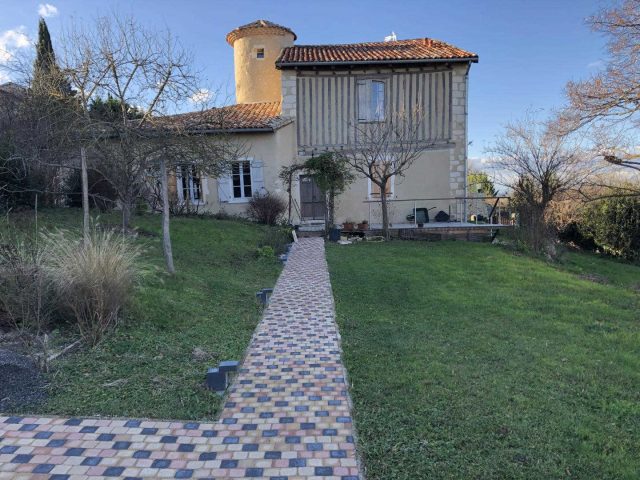 31G101393-4ade1d0ba2e84aa79e5b6514574663f8