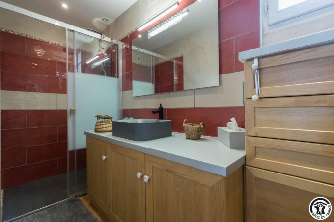 31G101393-5e04368f4d084b218104f13c5624751e