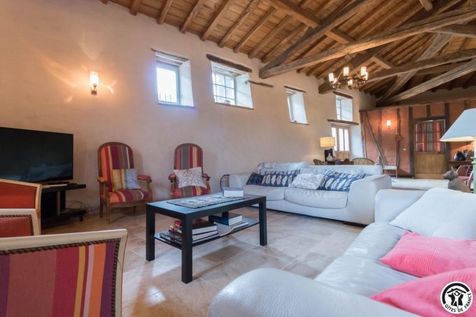 31G101393-8d36a93b2482472a96a60a9c93b16855