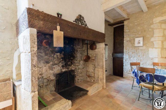 31G101393-9e62bef066a64c09a4c3d3e47374f268