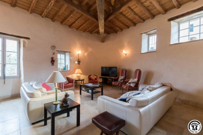 31G101393-ae0e52c01a304a02bdf8246bf4fbfe23