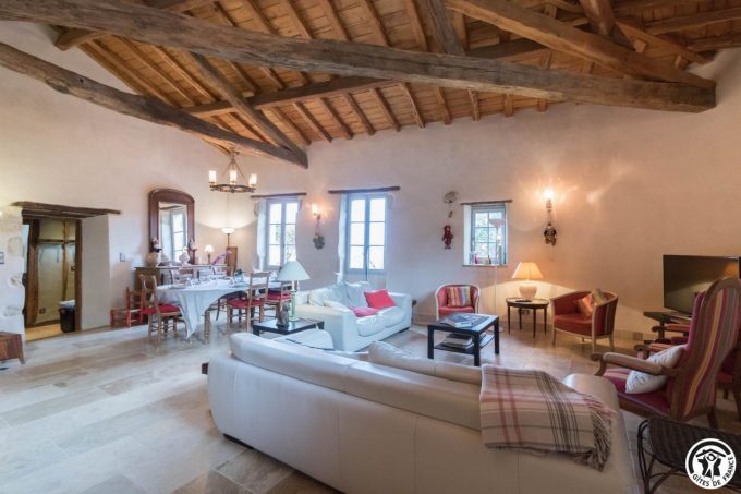 31G101393-b425985d813a42e2a0af37df2aba903f