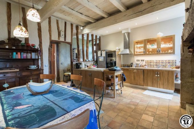 31G101393-f30ac4b95889461e8c9f9062e3538311