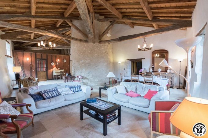 31G101393-fb388f4a21e348429f6cbe2793b3e555