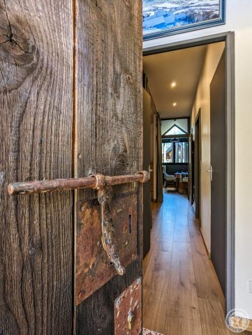 31G101413-0a15fcaab096464c9cd2effef5d763b3