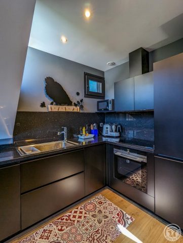 31G101413-20f4f9ccab9745b2ae30b0d9773f77fe