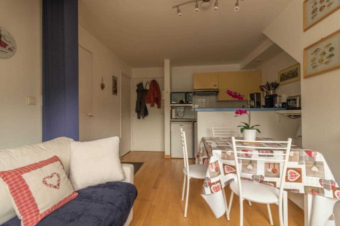 31G101416-99ed48a3c2dd40e0a958eec765e3a4fb