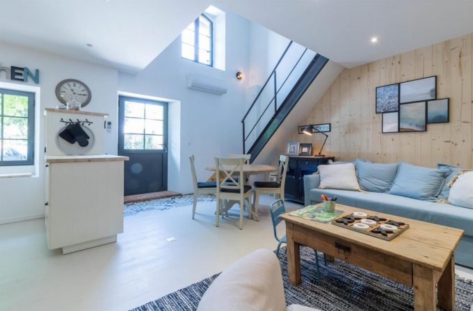 31G101423-04ad16fa8b174ac4a6d63ff73aad69cd