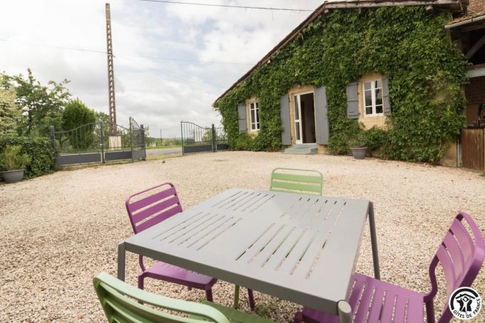 31G101425-15a83b1a7fc846e7aec3fd545630bd98