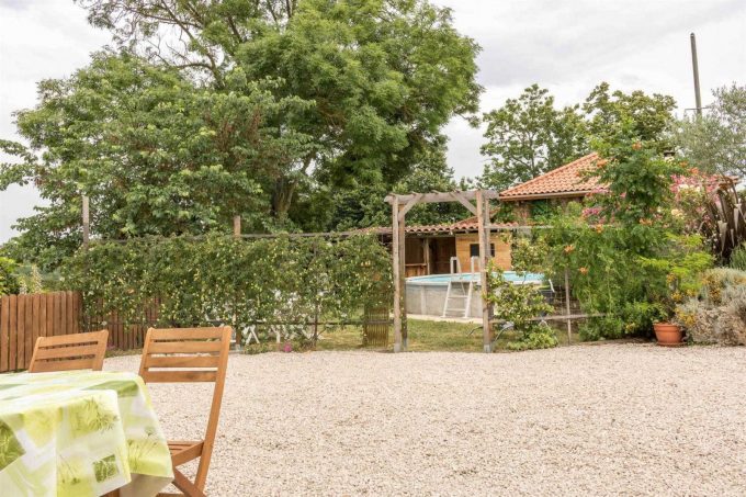 31G101425-177b96a917bd446197ecb2ac1e4e37a3