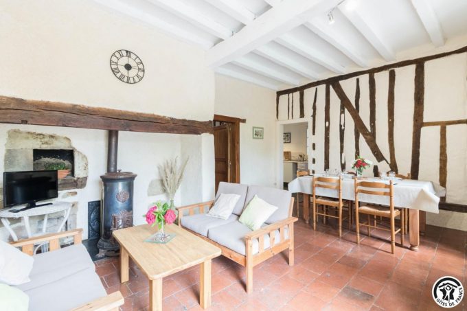 31G101425-51227505bec04b82889e376f674bc6c8