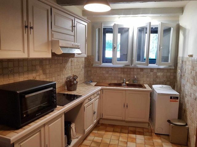 31G101432-c9712282f5e44f2db7ad3f83621ccb24