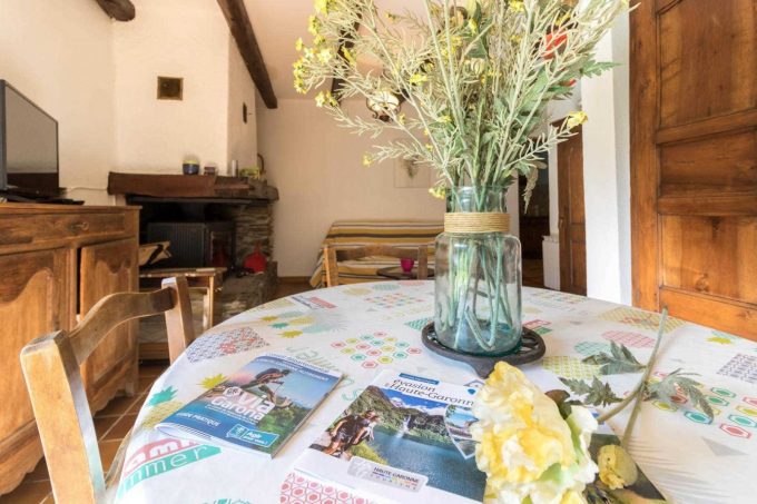 31G101432-d4a1f2c4aea64ec18e0d60fde2b28534