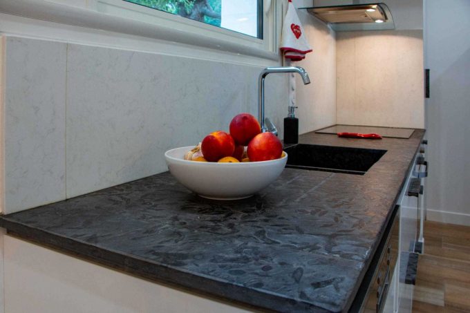 31G101444-0c8ac0af162b483cacf7374f492a02fc