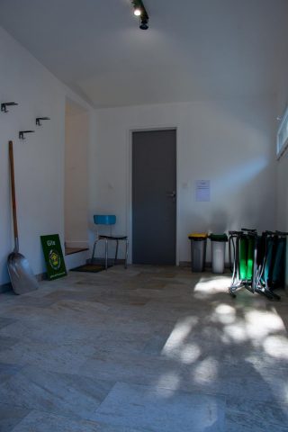 31G101444-2c2ad475414a4118a2d4ef904e55c117