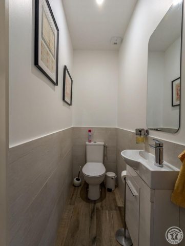 31G101444-8a63f0d2e7d34e3489858175d4e72ea7