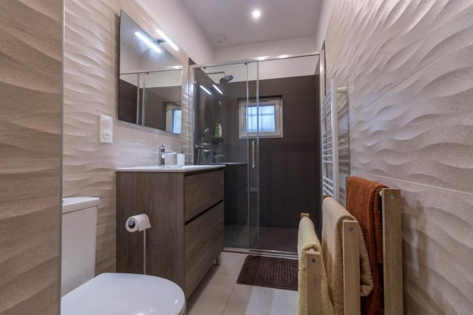 31G101444-a09643bc41634253a3c4bf30ea4e5c67