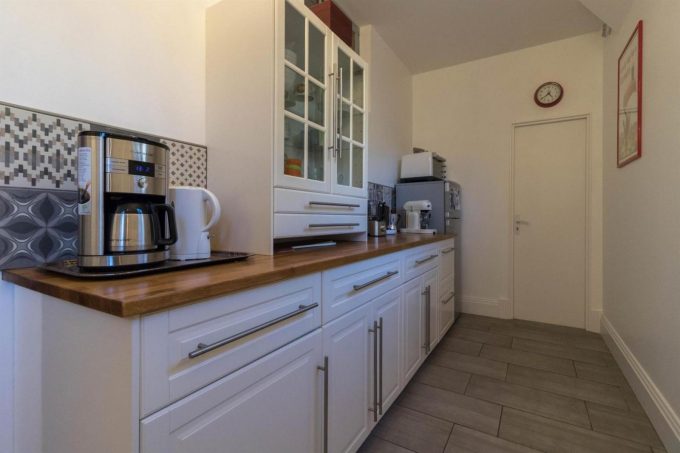 31G101449-74f1ff51cc4d464c93c7699bea4a641c