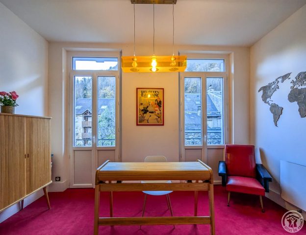 31G101449-922db5f549744841a15cf26bf9d2c05b