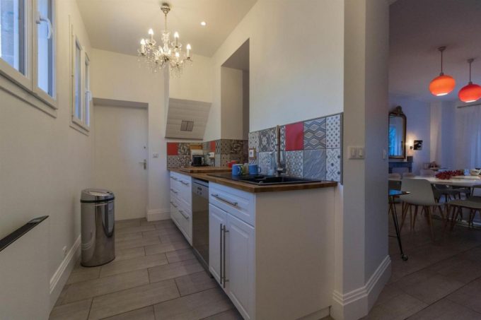 31G101449-bb58de336d354cfda15b37e2b93ef631