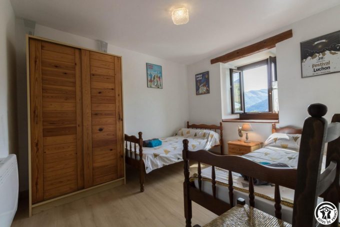 31G101463-11555133d1cc49b79037db6e208c7501