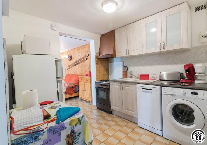 31G101463-2d202e8001b64ae297345393545ac57e