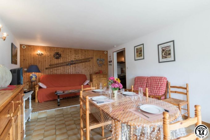 31G101463-c648edcdc6ed4a458a92f488c6c3313d