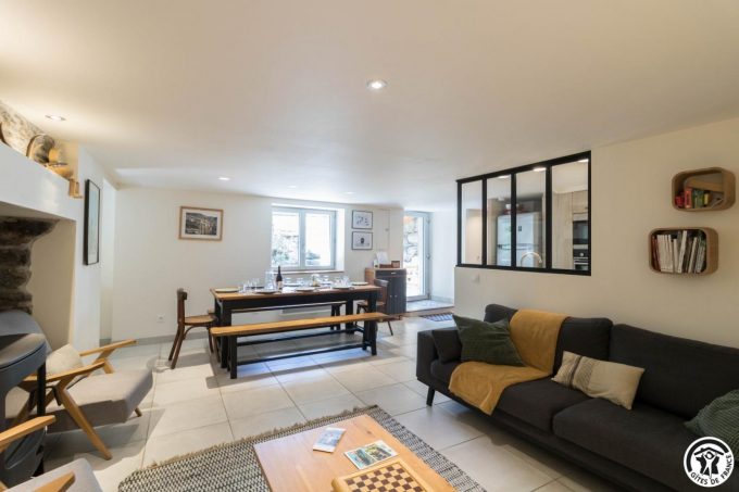 31G101464-36cce48c63d546faa5be80e18d8b4cad