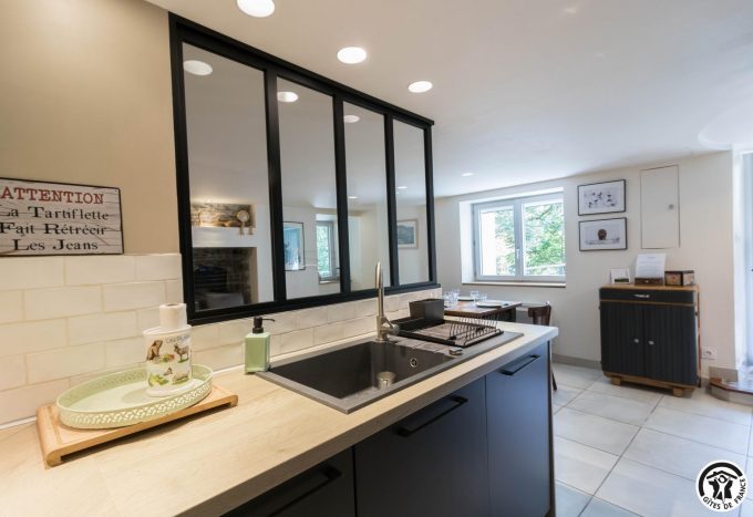 31G101464-5409c8d6cb684dc994e0281d33fa6e9a