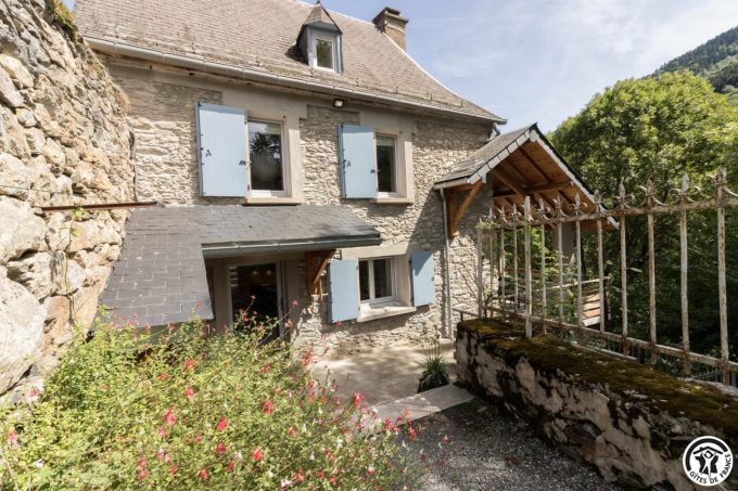 31G101464-96b4253f63cf45518903263a4f27fdd9