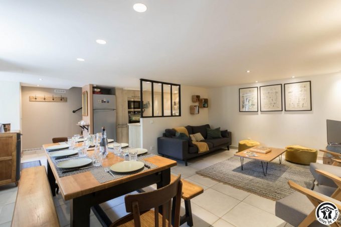 31G101464-9d3aaaa7b62b45fab268db3e3b454a2b