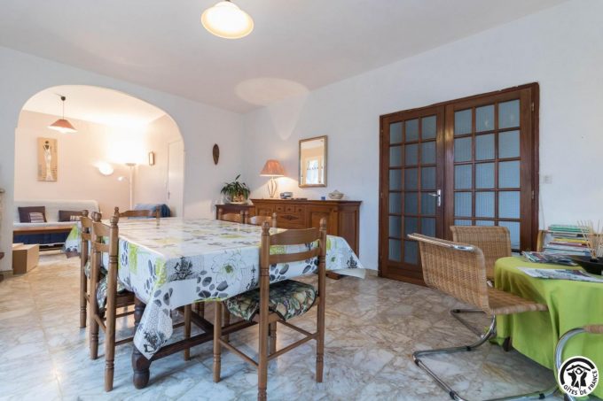 31G101477-8ab9d931df354786aee4368cb762f037