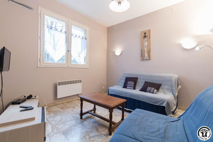 31G101477-e5d0f94fbea043aeae0e7d89208d9e14