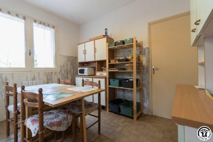 31G101477-fc931df3f7074a2b897bccb7cfda7d83