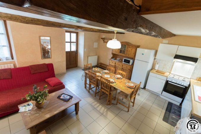 31G101478-343b444867674b958069cca189bd73ab